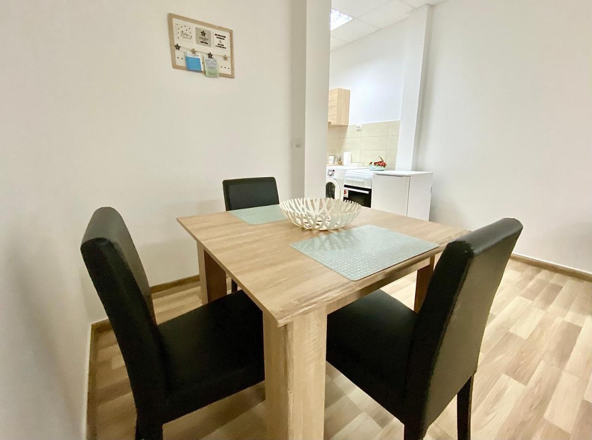 Bellavista Apartmani สตราลาปาโฮวา ภายนอก รูปภาพ