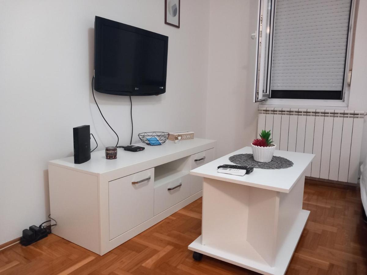 Bellavista Apartmani สตราลาปาโฮวา ภายนอก รูปภาพ